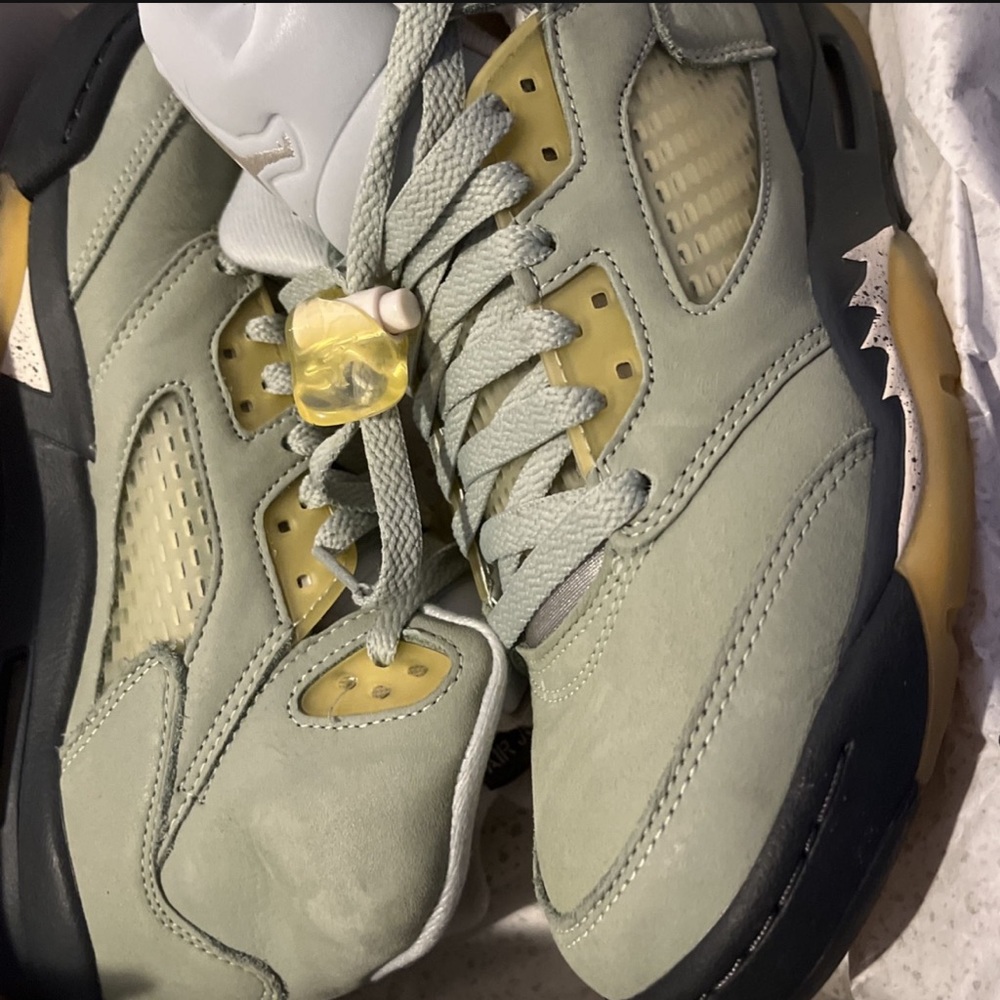 JADE JORDAN 5 FOR SALE WORN ONCE CONDITION 10/10